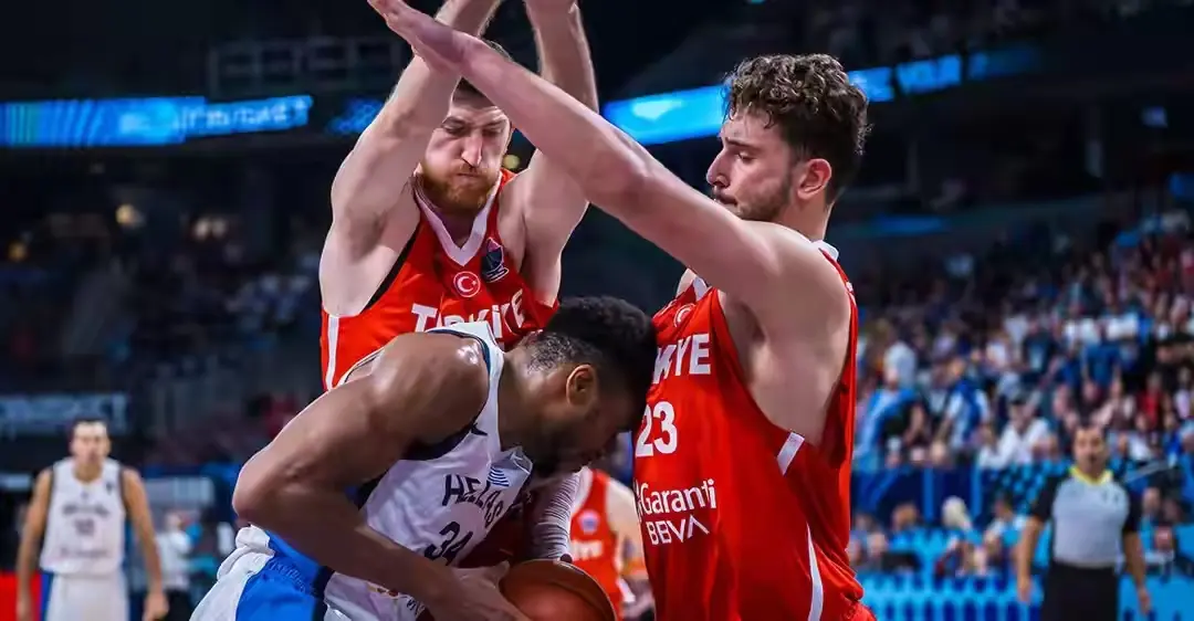 嘉理证券 结下梁子？字母拒绝握手，希腊主帅回应申京言论：你还年轻不够格